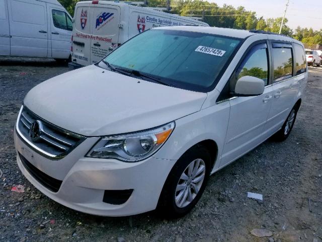 2C4RVABGXCR392200 - 2012 VOLKSWAGEN ROUTAN SE WHITE photo 2