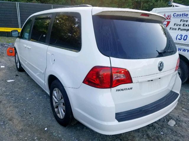 2C4RVABGXCR392200 - 2012 VOLKSWAGEN ROUTAN SE WHITE photo 3