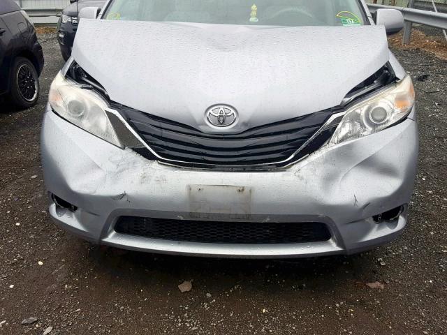 5TDKK3DC5BS105559 - 2011 TOYOTA SIENNA LE GRAY photo 7