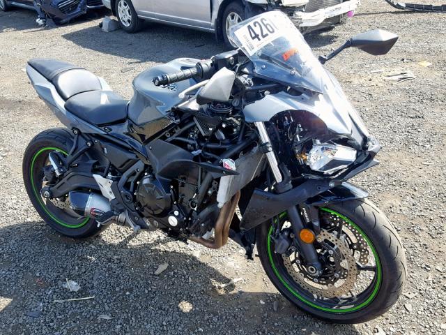 JKAEXEK17JDA26235 - 2018 KAWASAKI EX650 F GRAY photo 1