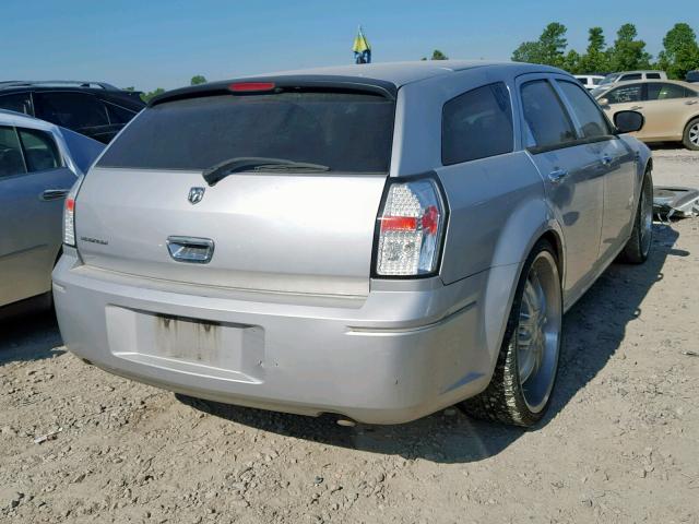 2D4FV47T28H226232 - 2008 DODGE MAGNUM SILVER photo 4