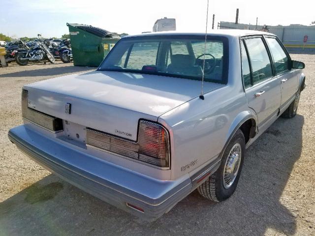 1G3HY54C8L1811363 - 1990 OLDSMOBILE DELTA 88 R SILVER photo 4