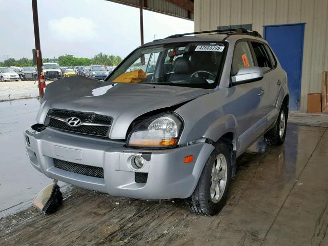 KM8JN12B59U950673 - 2009 HYUNDAI TUCSON SE GRAY photo 2