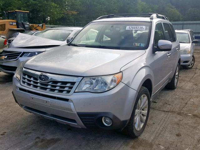 JF2SHAEC7DH415304 - 2013 SUBARU FORESTER L SILVER photo 2