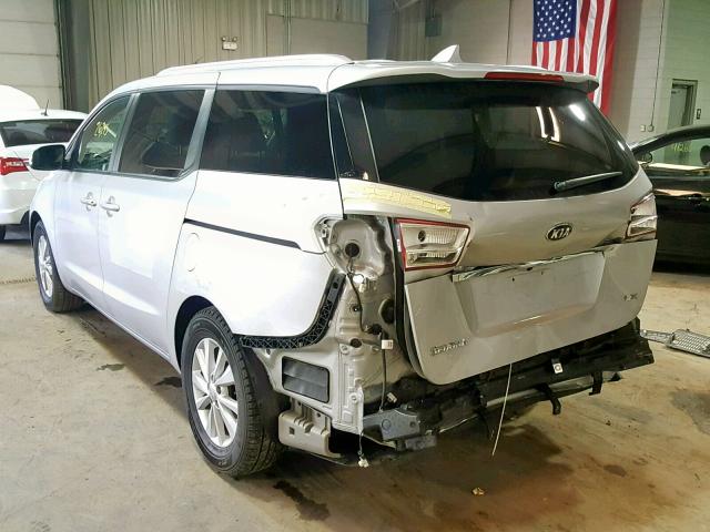 KNDMB5C15J6357833 - 2018 KIA SEDONA LX SILVER photo 3