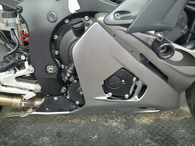 JYARJ06E34A019855 - 2004 YAMAHA YZFR6 L GRAY photo 5