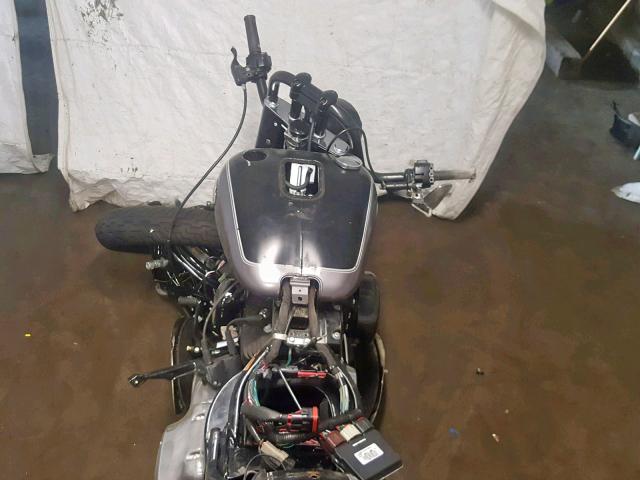 1HD1JRV14GB024385 - 2016 HARLEY-DAVIDSON FLS SOFTAI 灰色 照片 5