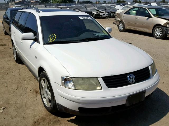 WVWWH23B9YE311596 - 2000 VOLKSWAGEN PASSAT GLX WHITE photo 1