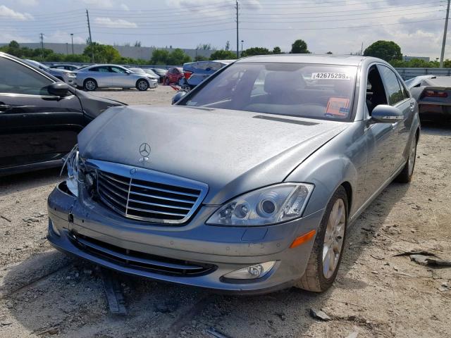 WDDNG71X47A117127 - 2007 MERCEDES-BENZ S 550 GRAY photo 2