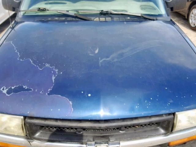 1GCCS19W318198130 - 2001 CHEVROLET S TRUCK S1 BLUE photo 7