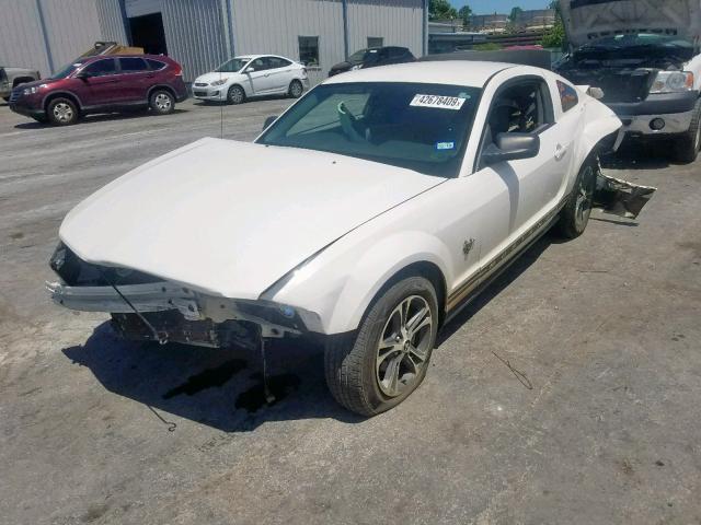 1ZVHT80N295104880 - 2009 FORD MUSTANG WHITE photo 2