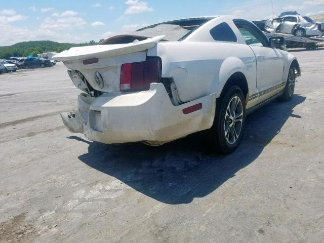 1ZVHT80N295104880 - 2009 FORD MUSTANG WHITE photo 4