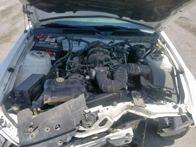 1ZVHT80N295104880 - 2009 FORD MUSTANG WHITE photo 7