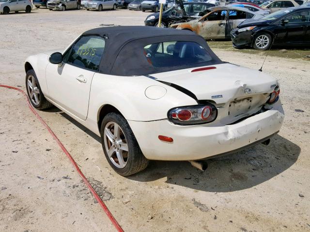 JM1NC25F560102991 - 2006 MAZDA MX-5 MIATA WHITE photo 3