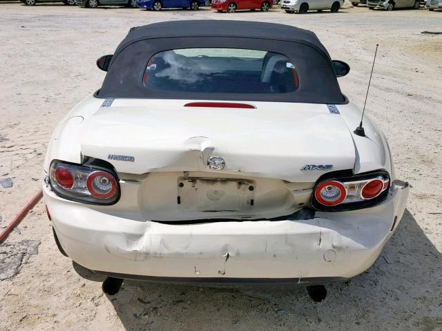 JM1NC25F560102991 - 2006 MAZDA MX-5 MIATA WHITE photo 6