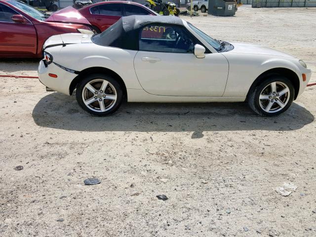 JM1NC25F560102991 - 2006 MAZDA MX-5 MIATA WHITE photo 9