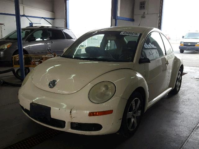 3VWPW31CX6M405356 - 2006 VOLKSWAGEN NEW BEETLE CREAM photo 2