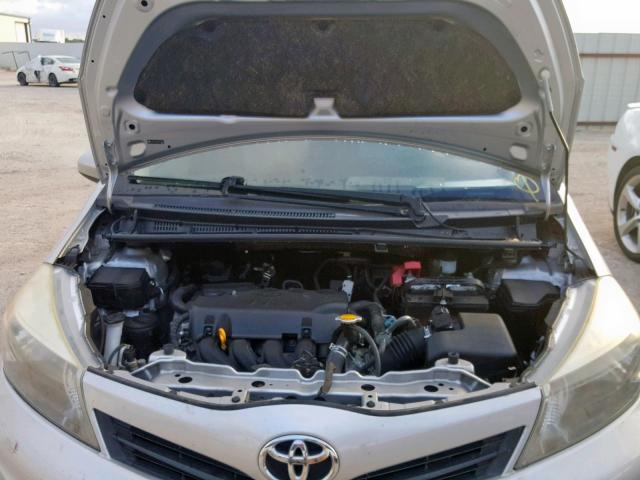 JTDKTUD38CD533416 - 2012 TOYOTA YARIS SILVER photo 7