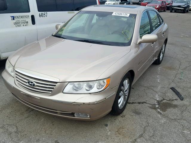 KMHFC46F06A108461 - 2006 HYUNDAI AZERA SE GOLD photo 2