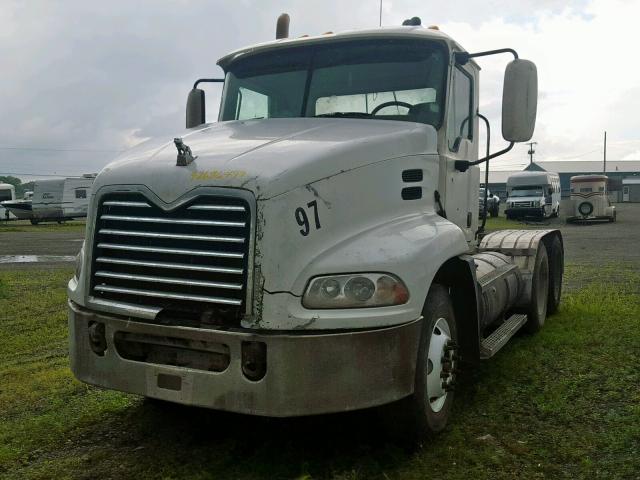 1M1AK07Y07N021423 - 2007 MACK 600 CXN600 WHITE photo 2