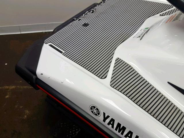 YAMA2593D818 - 2018 YAMAHA WAVERUNNER WHITE photo 11