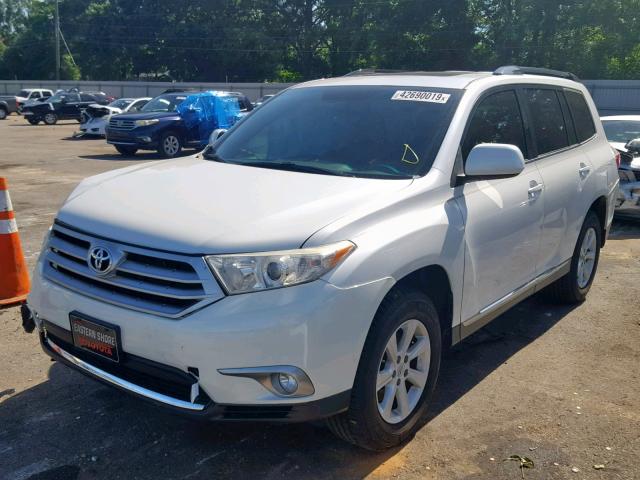 5TDBK3EH5CS103161 - 2012 TOYOTA HIGHLANDER WHITE photo 2