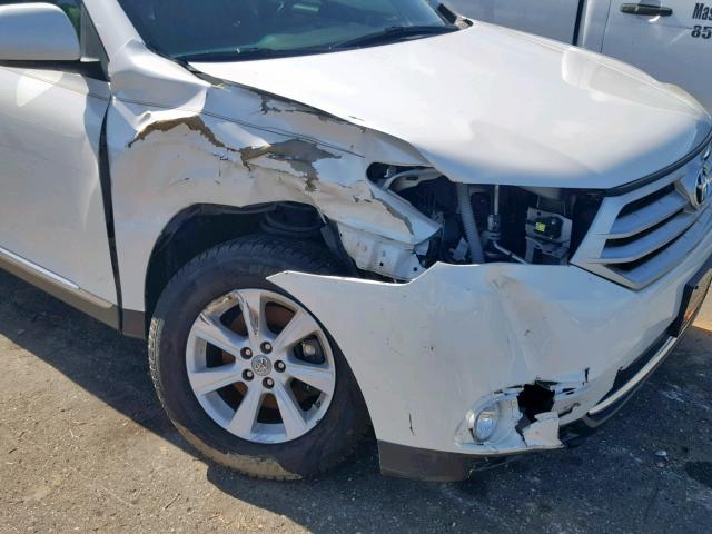 5TDBK3EH5CS103161 - 2012 TOYOTA HIGHLANDER WHITE photo 9