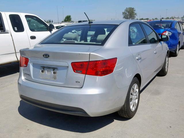 KNAFU4A25D5738906 - 2013 KIA FORTE EX SILVER photo 4