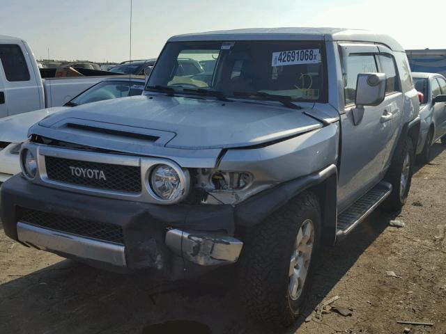 JTEBU11F970067255 - 2007 TOYOTA FJ CRUISER SILVER photo 2