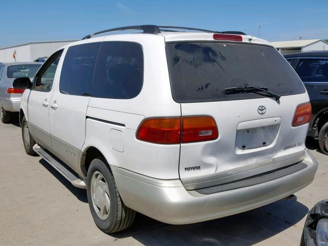 4T3ZF13C5WU073080 - 1998 TOYOTA SIENNA LE WHITE photo 3