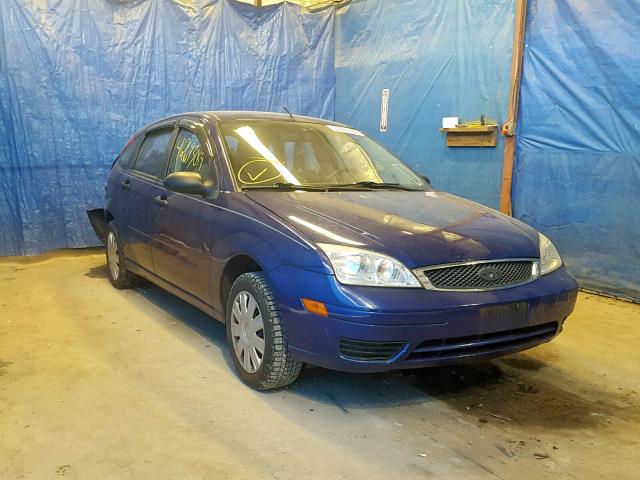 3FAFP37N85R106833 - 2005 FORD FOCUS ZX5 BLUE photo 1