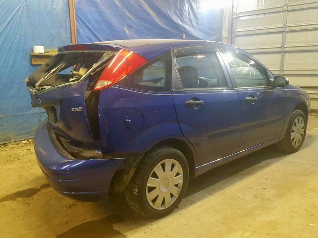 3FAFP37N85R106833 - 2005 FORD FOCUS ZX5 BLUE photo 4