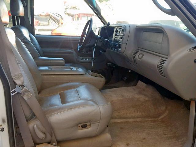 3GKFK16RXXG516148 - 1999 GMC SUBURBAN K WHITE photo 5