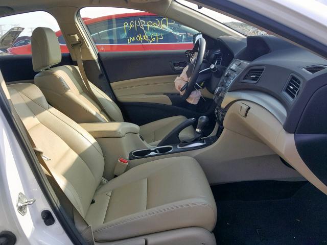 19UDE2F32GA016691 - 2016 ACURA ILX BASE WHITE photo 5