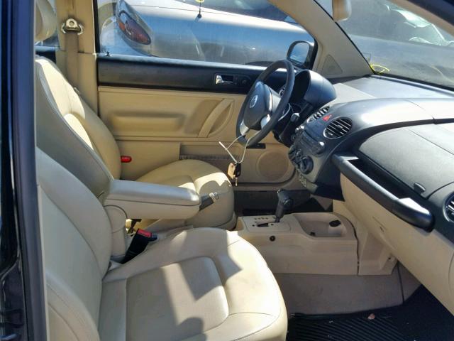 3VWPG3AG8AM036683 - 2010 VOLKSWAGEN NEW BEETLE BLACK photo 5