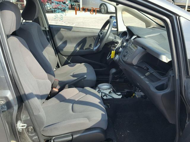 JHMGE8H37DC003929 - 2013 HONDA FIT GRAY photo 5