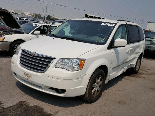 2A4RR5D15AR214612 - 2010 CHRYSLER TOWN & COU WHITE photo 2