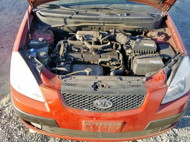 KNADE163766122593 - 2006 KIA RIO 5 RED photo 7