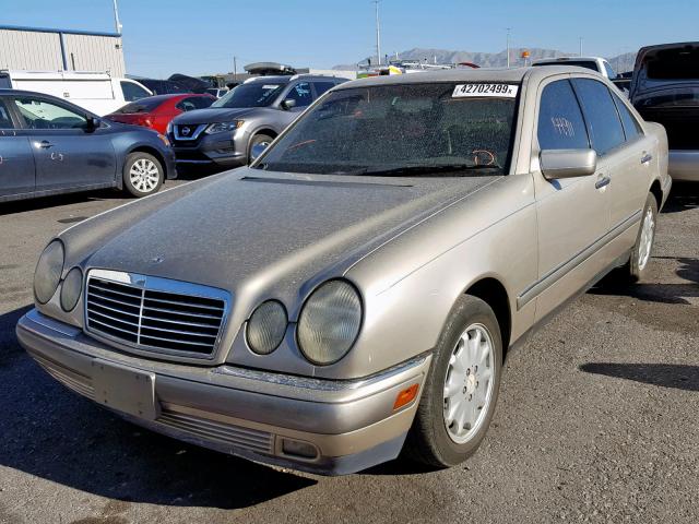 WDBJF55F4VA371322 - 1997 MERCEDES-BENZ E 320 GOLD photo 2