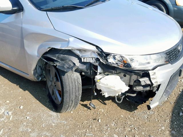 KNAFU6A26C5591408 - 2012 KIA FORTE EX SILVER photo 9