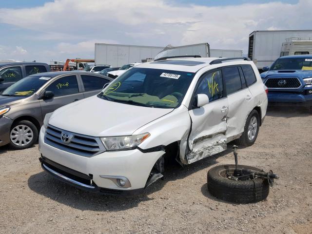 5TDZK3EH3CS051172 - 2012 TOYOTA HIGHLANDER WHITE photo 2