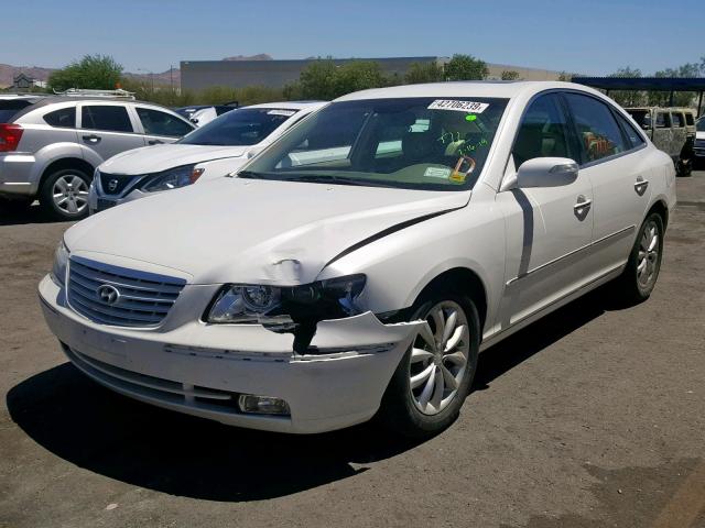 KMHFC46F67A234907 - 2007 HYUNDAI AZERA SE WHITE photo 2