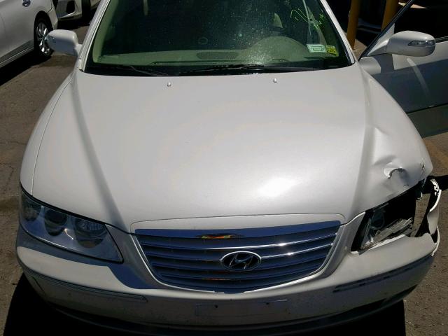 KMHFC46F67A234907 - 2007 HYUNDAI AZERA SE WHITE photo 7