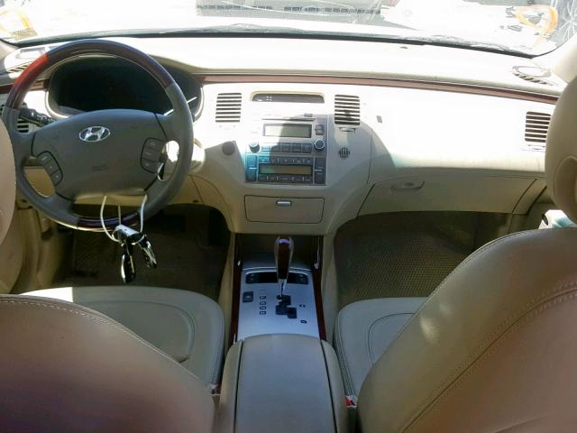 KMHFC46F67A234907 - 2007 HYUNDAI AZERA SE WHITE photo 9