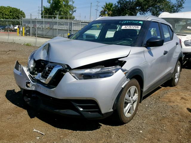 3N1CP5CU2KL481317 - 2019 NISSAN KICKS S SILVER photo 2