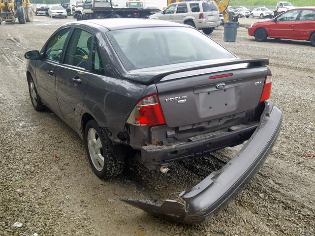 1FAHP34N06W112914 - 2006 FORD FOCUS ZX4 GRAY photo 3