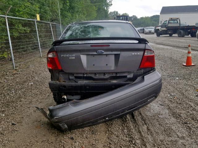 1FAHP34N06W112914 - 2006 FORD FOCUS ZX4 GRAY photo 9