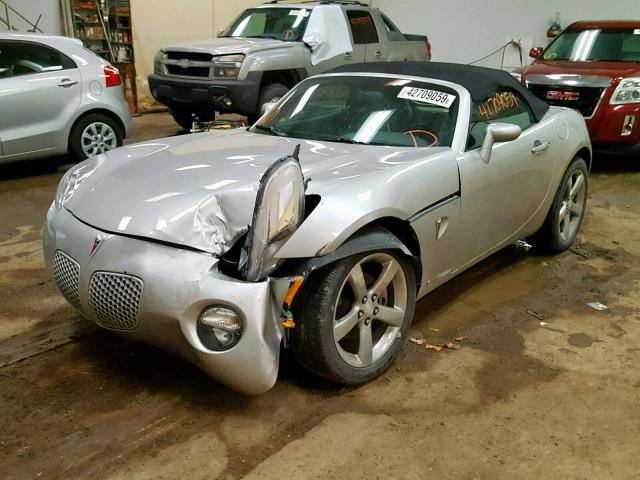 1G2MB35B87Y126405 - 2007 PONTIAC SOLSTICE SILVER photo 2