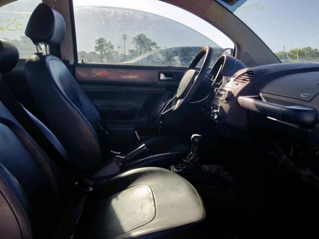 3VWBK31C45M404160 - 2005 VOLKSWAGEN NEW BEETLE CHARCOAL photo 5