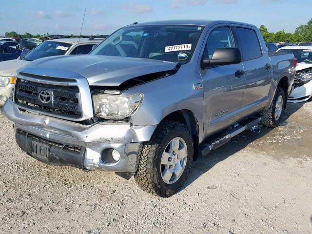 5TFDW5F12BX159447 - 2011 TOYOTA TUNDRA CRE SILVER photo 2